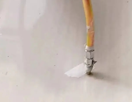 阿城瓷砖空鼓维修公司专业解答在瓷砖铺贴过程中，如果使用的砂料过粗（如全部使用了粗砂），可能会导致以下问题